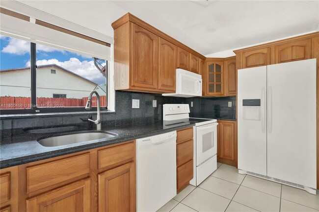 Building Photo - 7127 SW 154th Ct