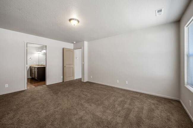 Building Photo - 3 bed 2 bath Rancher, Landings Community, CDA