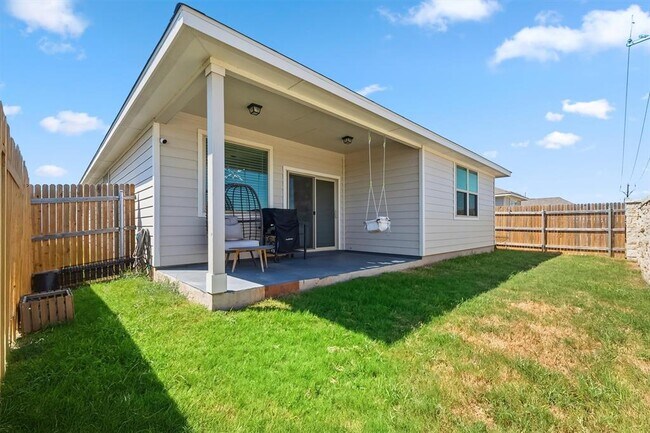 Building Photo - 905 Gray Fox Lp