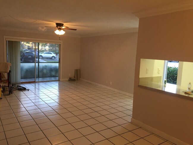 Building Photo - 612 Gardens Dr