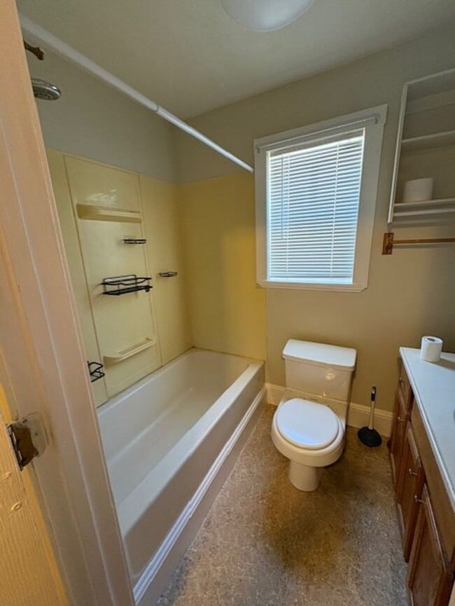 Building Photo - 166 Church St