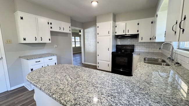 Building Photo - 401 Bayou Oaks Dr