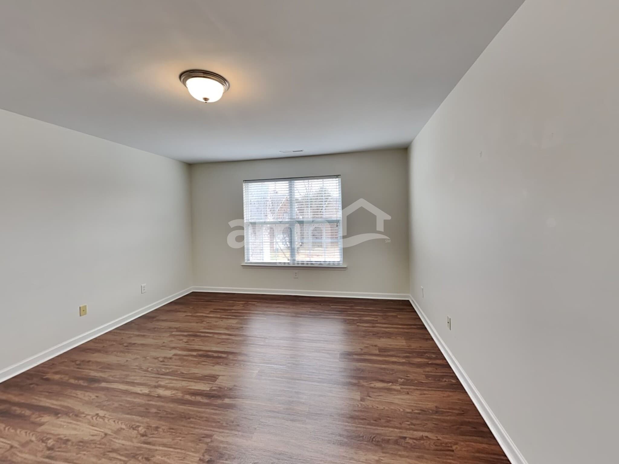 Building Photo - 3318 Diamond Ct