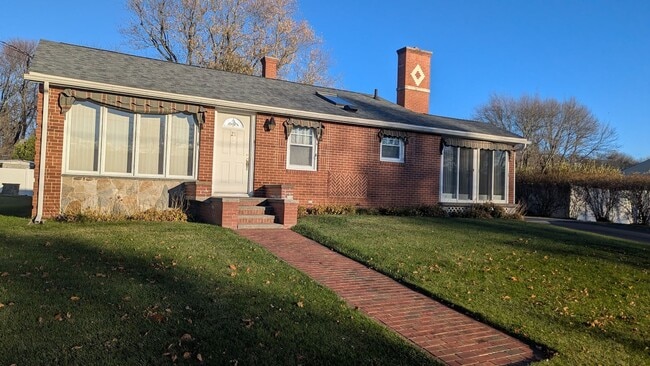 Building Photo - ***Please Respond Directly to the Online Listing, Calls May Not Be Returned***