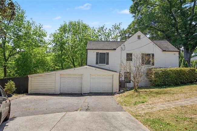 Building Photo - 2352 2nd Ave