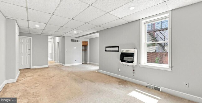 Building Photo - 506 W 9th St