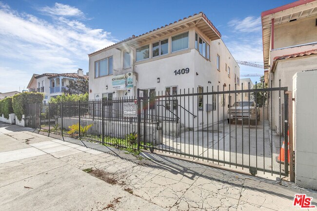 Building Photo - 1409 N Hobart Blvd