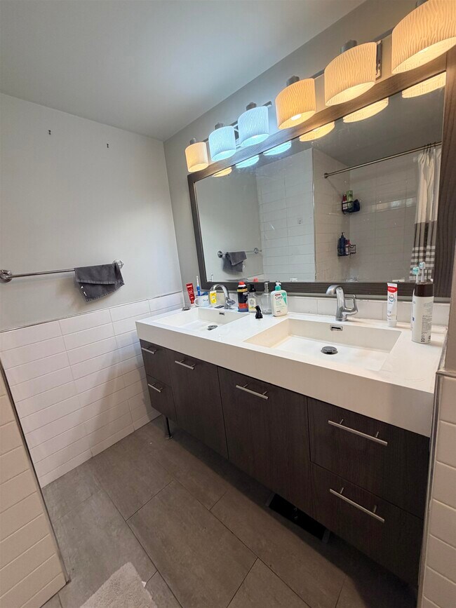 Building Photo - 689 Marin Blvd