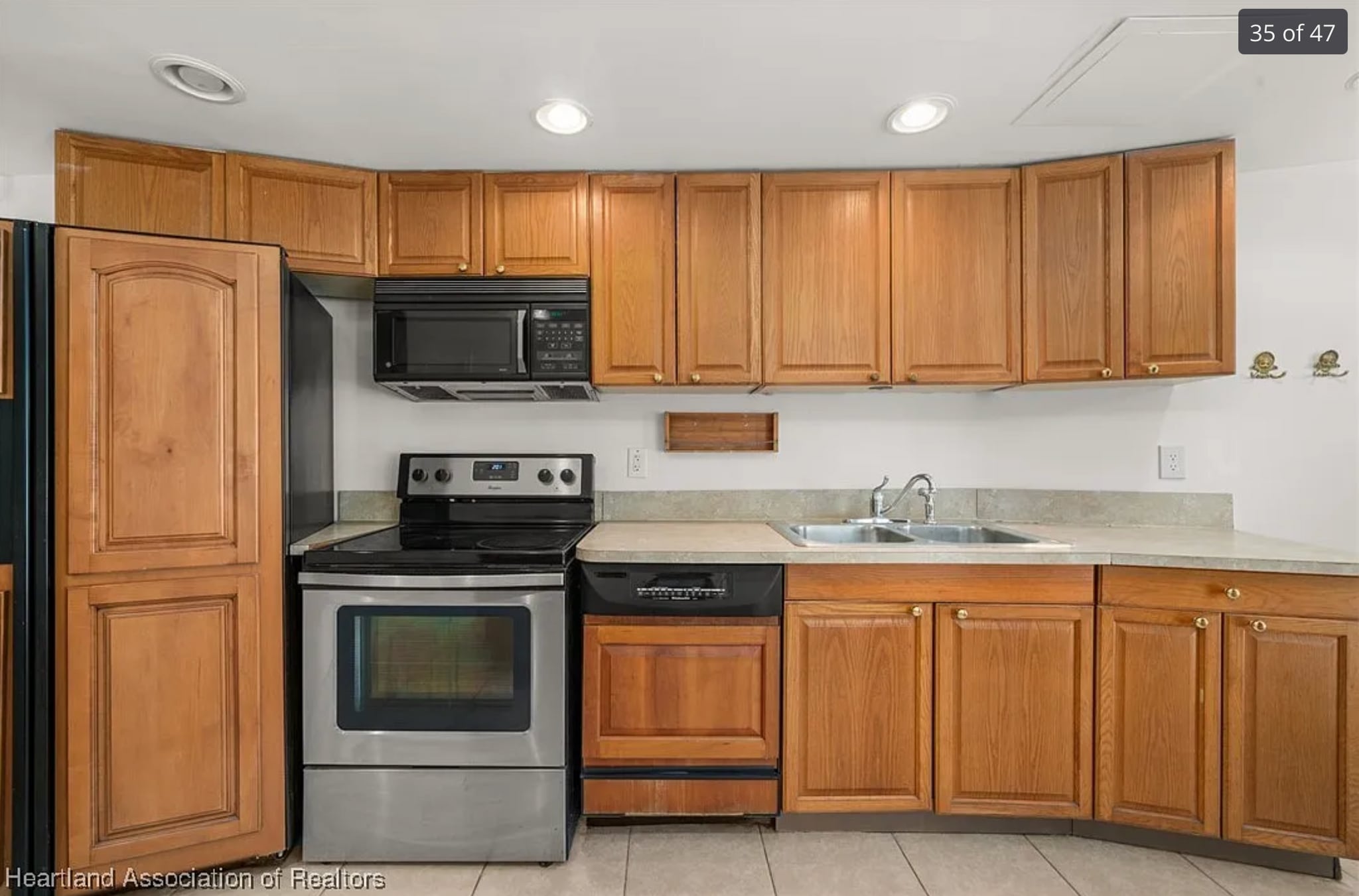Kitchen - 202 Rachard Blvd