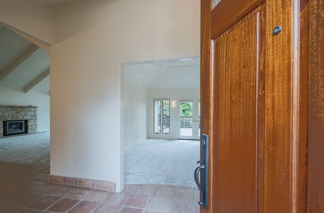 Building Photo - 4055 Sunset Ln