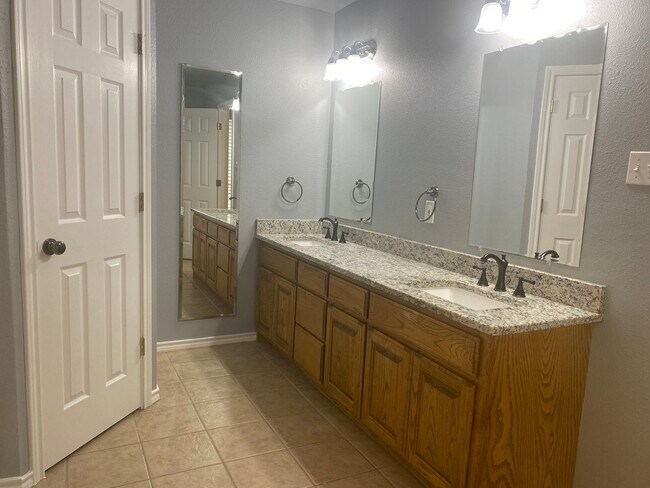 Building Photo - 150 Hunters Cir