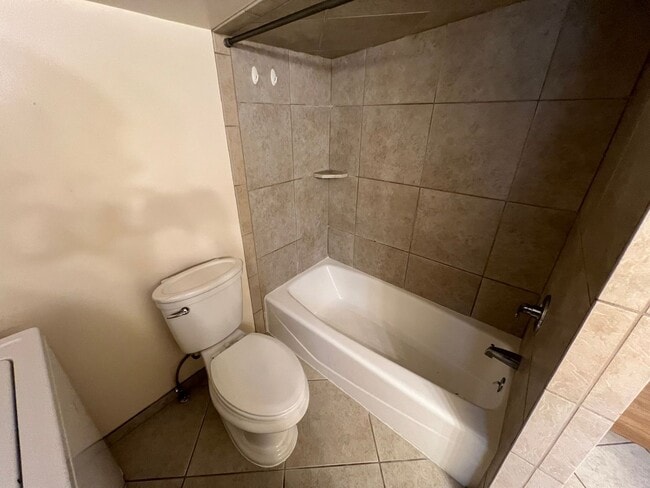 Building Photo - 1-2 Bedroom 1 Bath House with Garage, Newl...