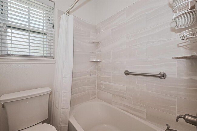 Building Photo - 887 Wax Myrtle Ln