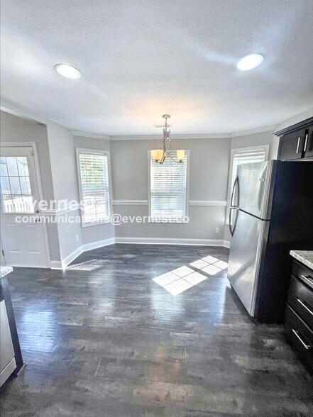 Building Photo - 492 Medallion Cir