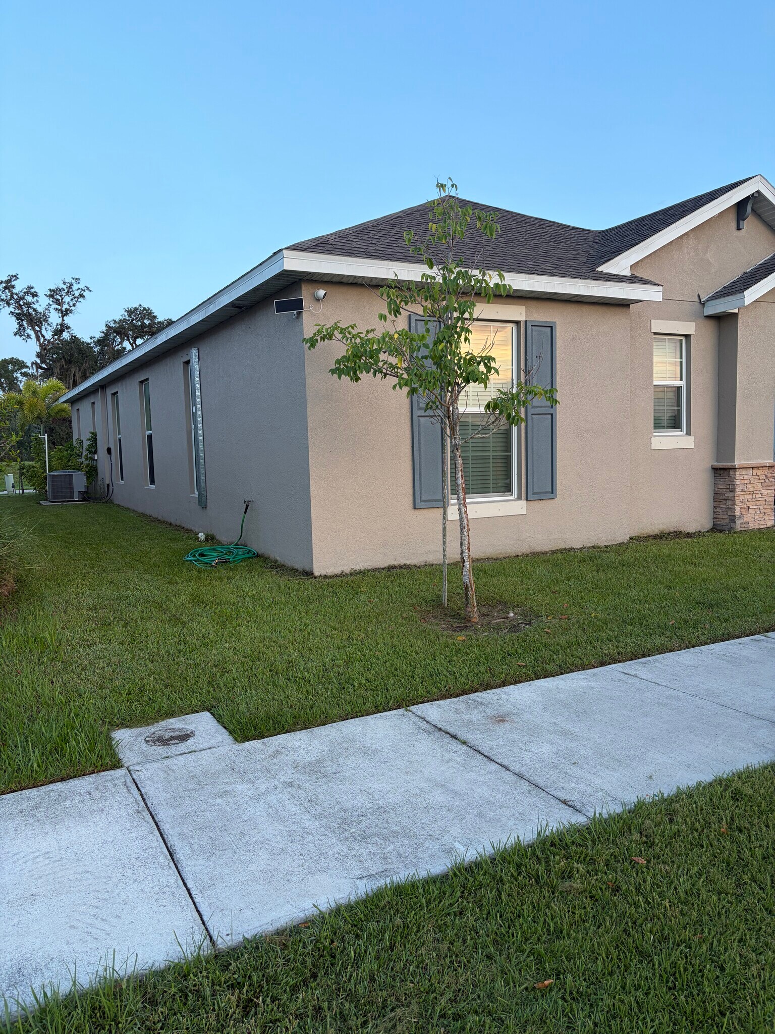 Building Photo - 814 Friendship Cir