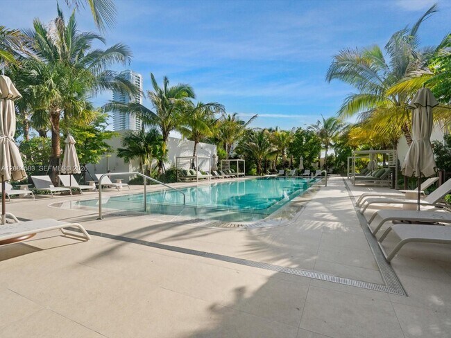Building Photo - 2200 Brickell Ave
