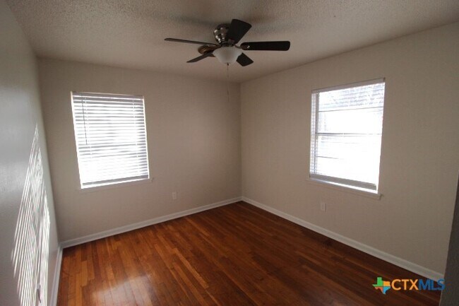 Building Photo - 1103 Robertson Ave