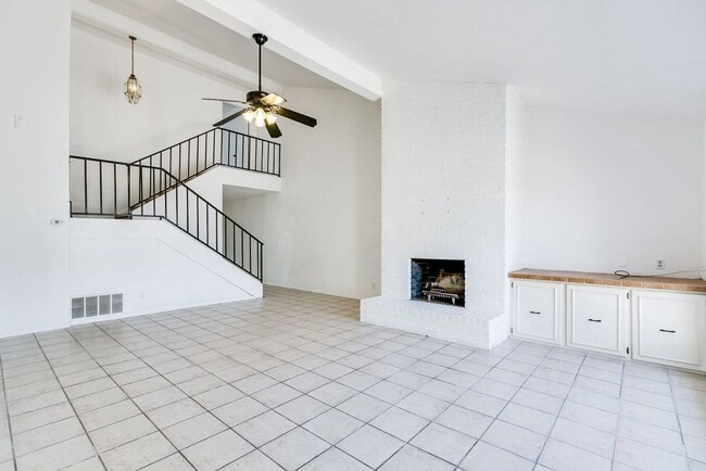 Building Photo - PAY NO SECURITY DEPOSIT! Beautiful Spaciou...