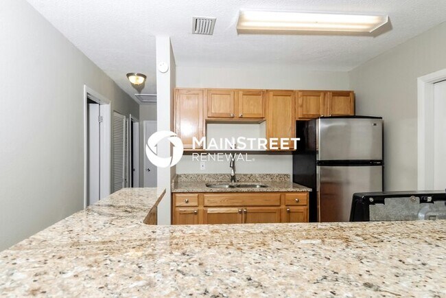 Building Photo - 3 Bedroom Pet-Friendly Home in Tampa, FL with Main Street Renewal