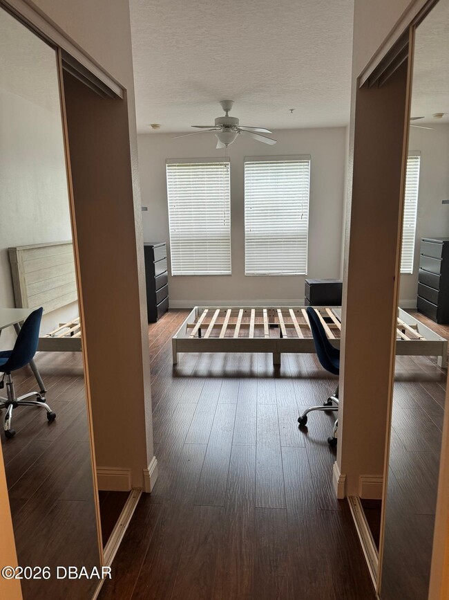 Building Photo - 1185 SW 9th Rd