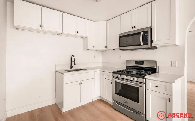 Building Photo - 407 4th St