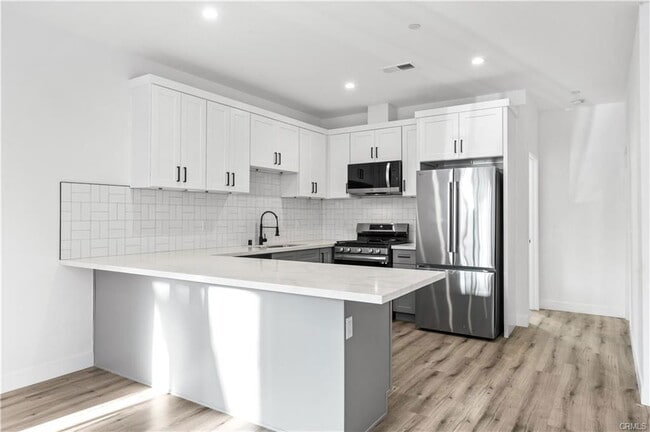 Building Photo - 5000 Cleon Ave