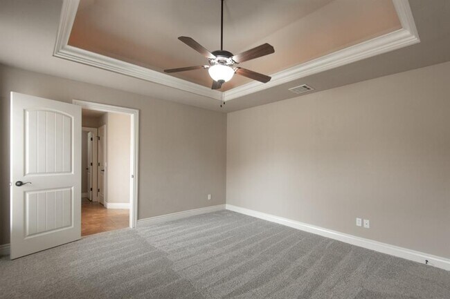 Building Photo - 2124 Newbrook Dr