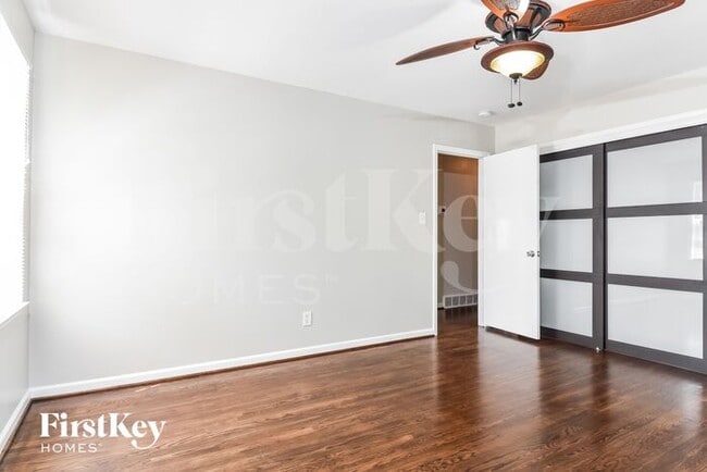 Building Photo - 1714 Clarendon Dr