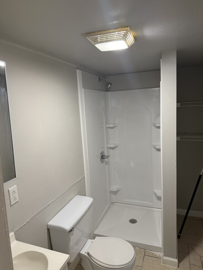 Building Photo - 31 Elm St