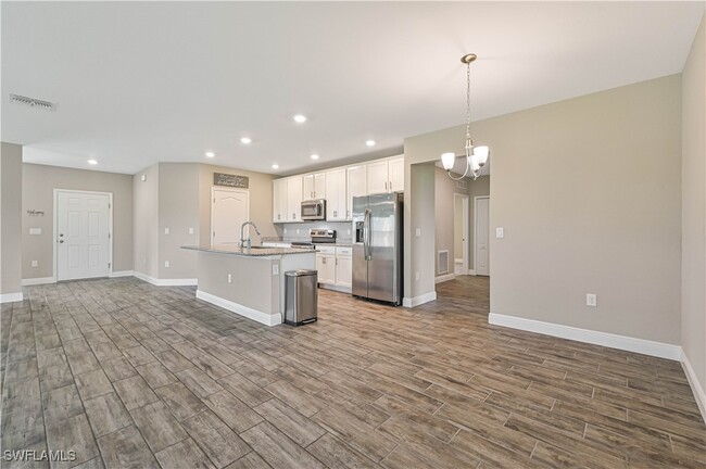 Building Photo - 208 Castile Ct