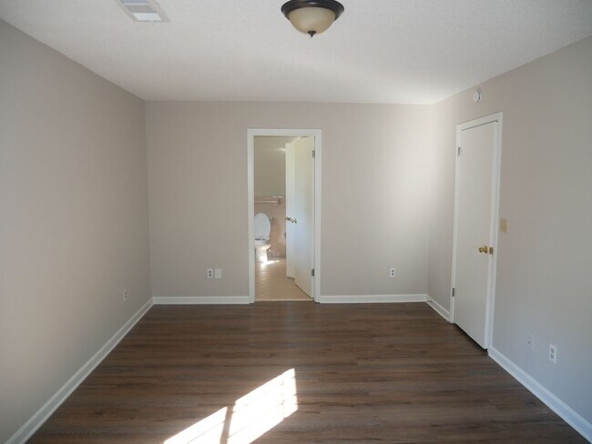 Building Photo - 5800 Dover Dr