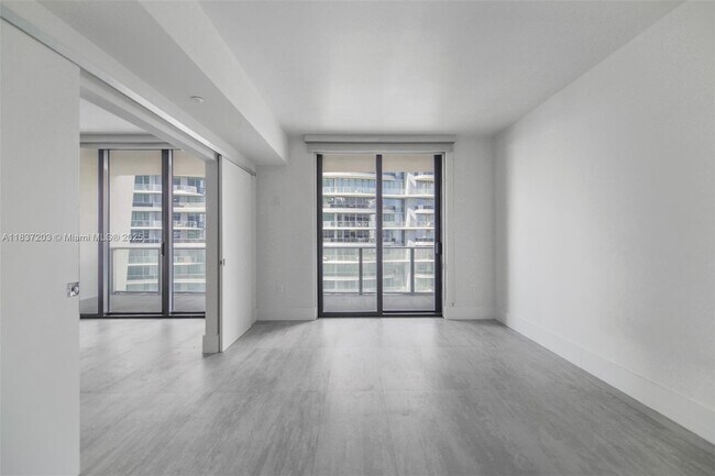Building Photo - 1010 Brickell Ave