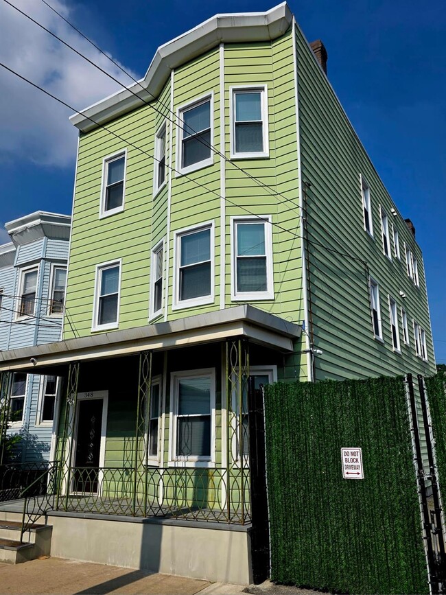 Building Photo - 348 Saw Mill River Rd