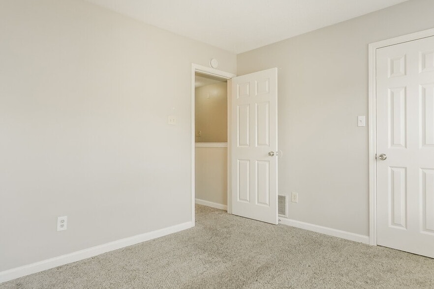 Building Photo - 4551 Blue River Dr