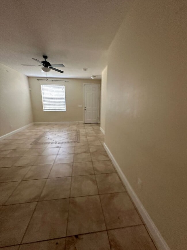 Building Photo - Avalon Park Townhouse
