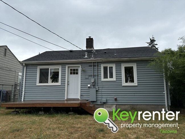 Building Photo - Charming Newly Remodeled Home