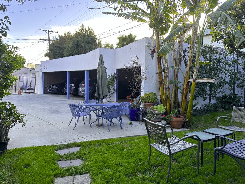 Building Photo - 1057 Masselin Ave