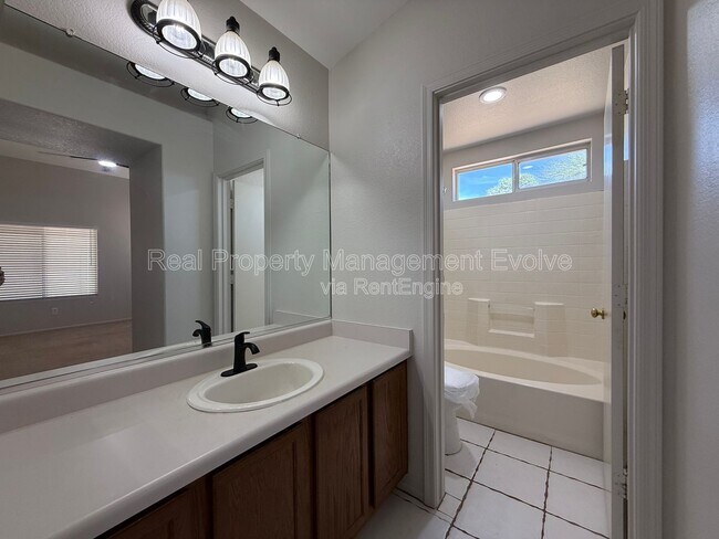 Building Photo - 2340 E Derringer Way