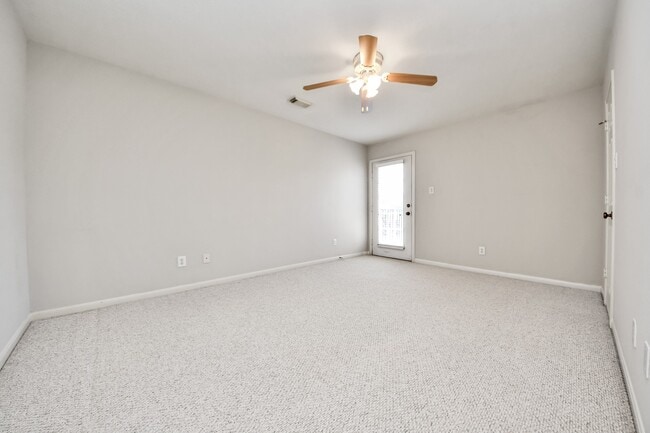 Building Photo - 5346 Hidalgo St