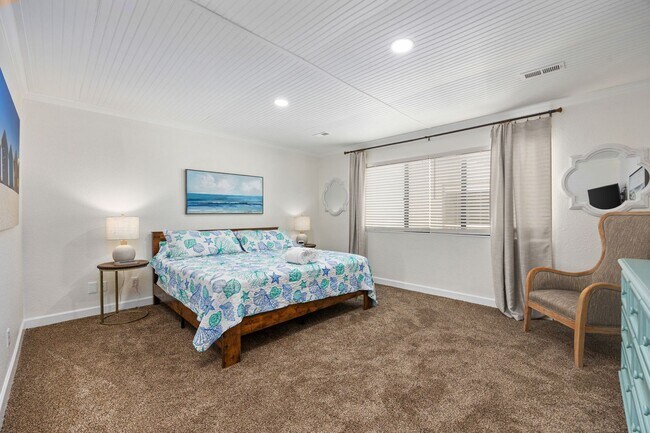 Building Photo - All Inclusive Seasonal Rental Available October 1st, 2025-March 31st 2026!