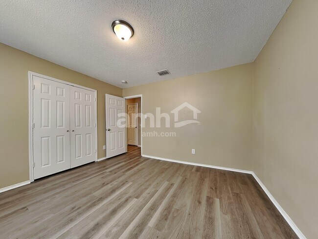 Building Photo - 2821 Bentridge Dr