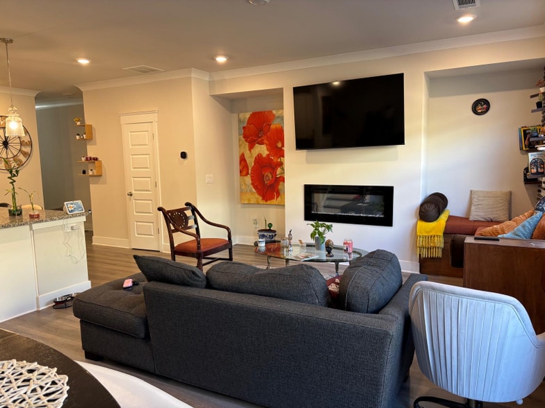 Primary Photo - 123 Depot Lndg Rd