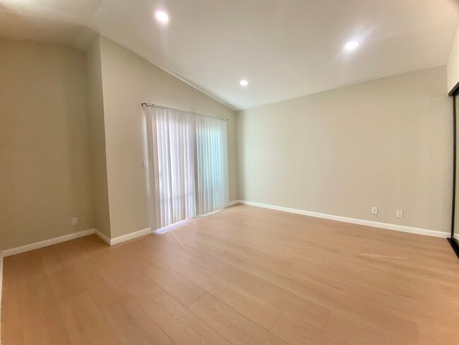 Building Photo - Gorgeous 4-bedroom Home Located in Cameron Hills Neighborhood of Fremont!