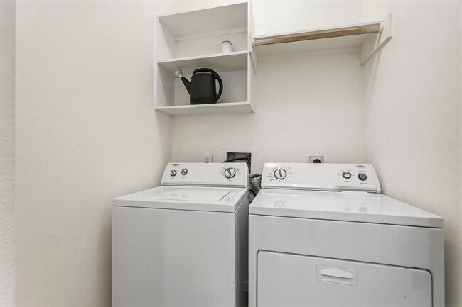 Building Photo - 9322 Eaglewood Glen Tr