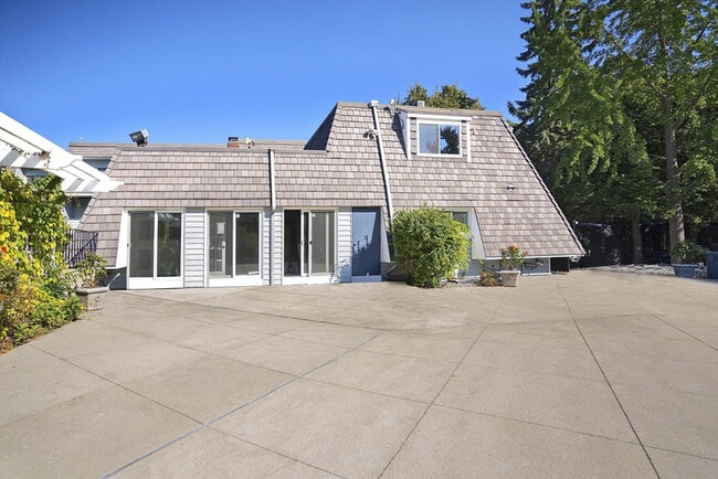 Building Photo - 24 Presidential Dr