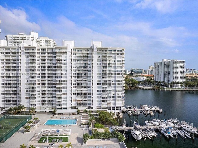 Building Photo - 18081 Biscayne Blvd