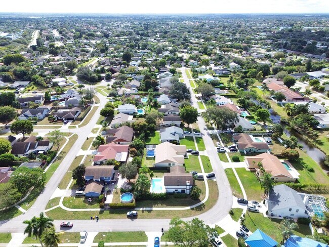 Building Photo - 760 Windtree Way