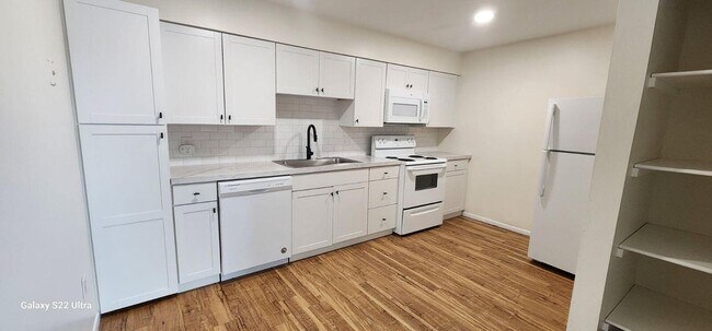 Building Photo - Windwood Manor