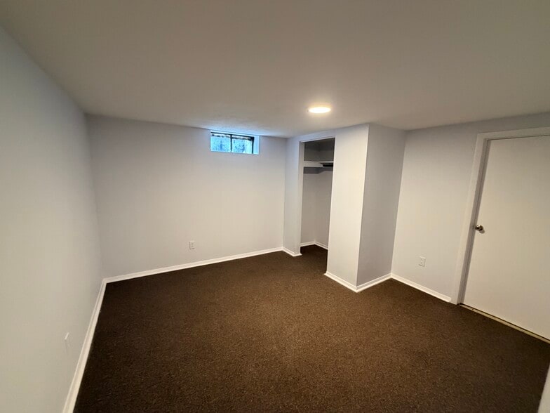 Building Photo - 528 King St