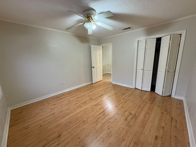 Building Photo - 3 Bed/2.5 Bath in Brookwood Subdivision